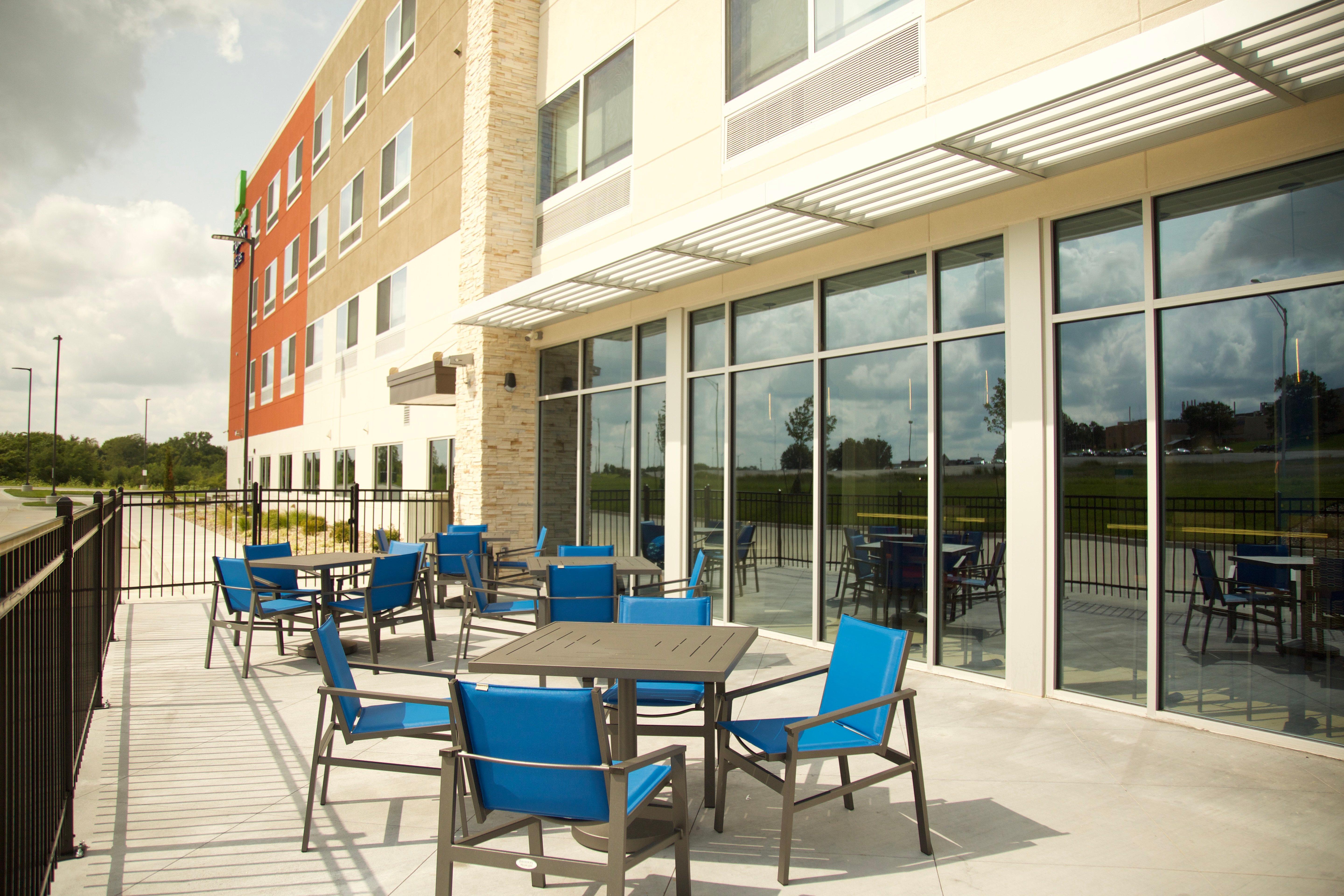 Holiday Inn Express & Suites - Kansas City - Lee'S Summit By Ihg Exterior foto