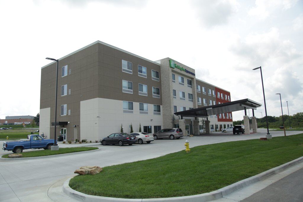 Holiday Inn Express & Suites - Kansas City - Lee'S Summit By Ihg Exterior foto